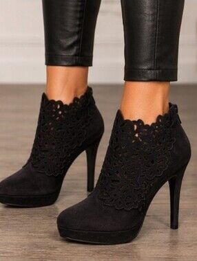 NEW PAPRIKA FLORAL LAZER CUT HEELS BOOTIES SZ 9.5